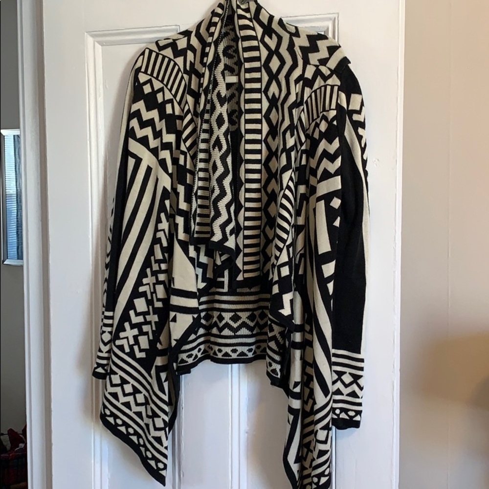 Geometric print drapy cardigan sweater